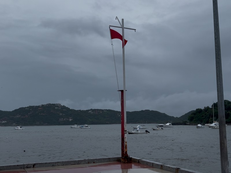Se mantiene cerrado el puerto de Zihuatanejo por tercer día consecutivo