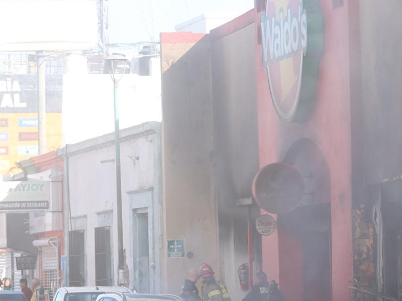 Se mantiene como accidente investigación de incendio en Waldo's