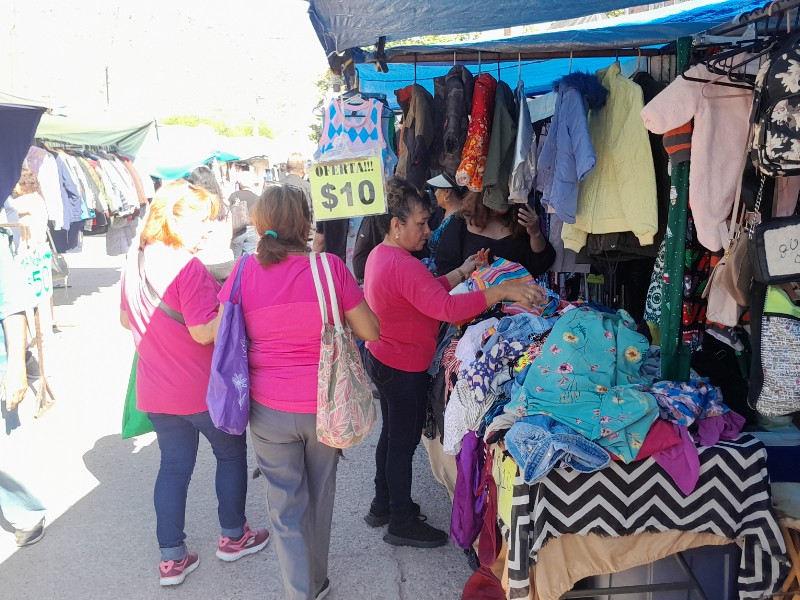 El tradicional miércoles de tianguis se mantiene vivo