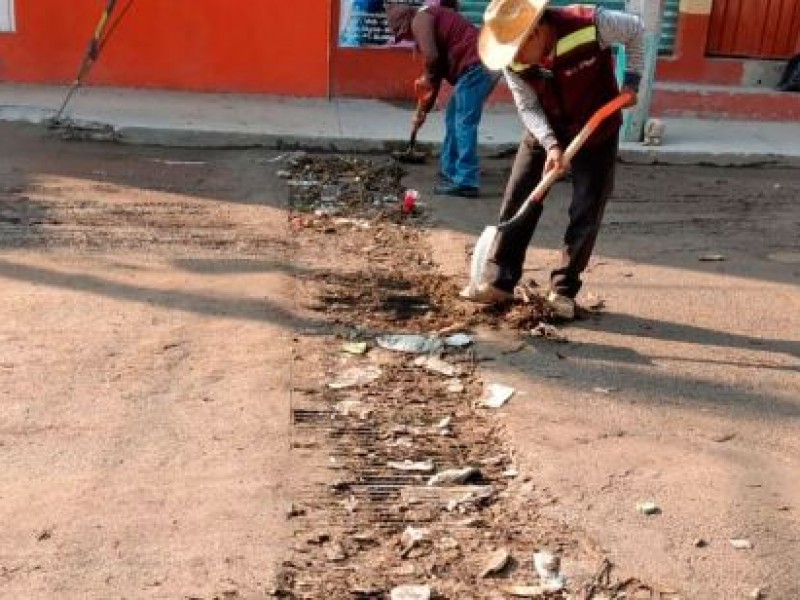 Se mantienen bloqueados colectores de la zona oriente