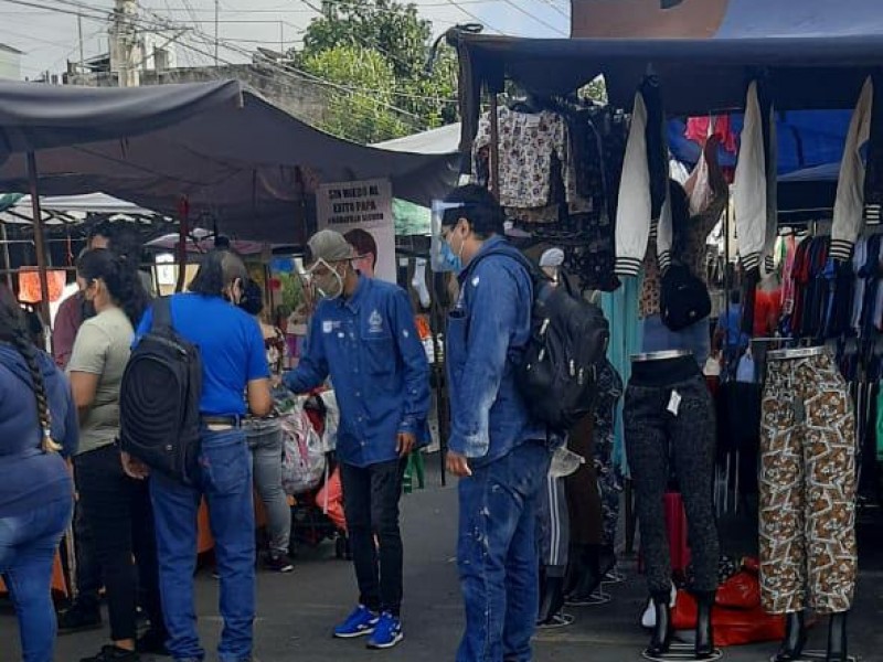 Se mantienen filtros sanitarios en tianguis de GDL