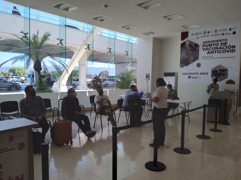 Se mantienen medidas sanitaria en aeropuerto Ángel Albino Corzo