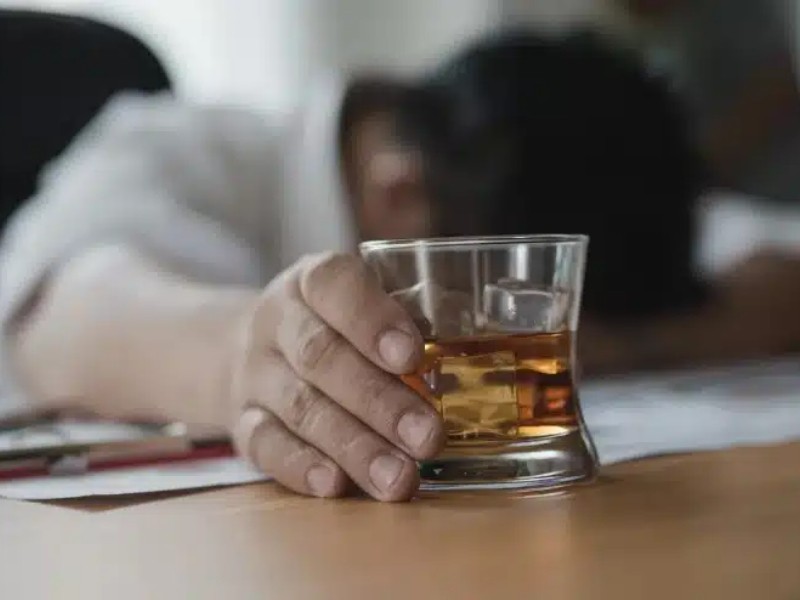 ¡Se necesita tocar fondo! El alcohol se convierte en un círculo vicioso