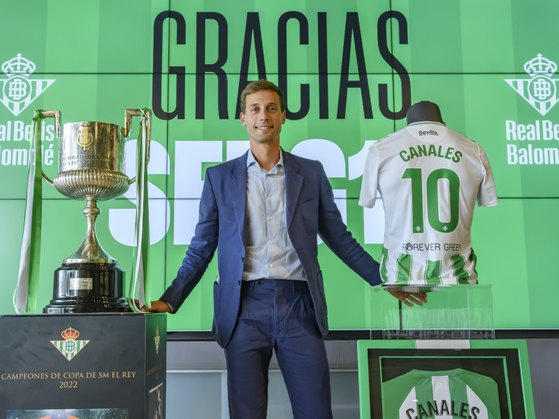 Se oficializa traspaso de Sergio Canales al Monterrey