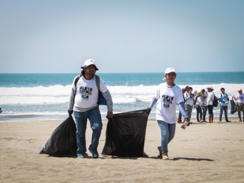 Se organizan comerciantes y voluntarios para limpiar Puerto Arista
