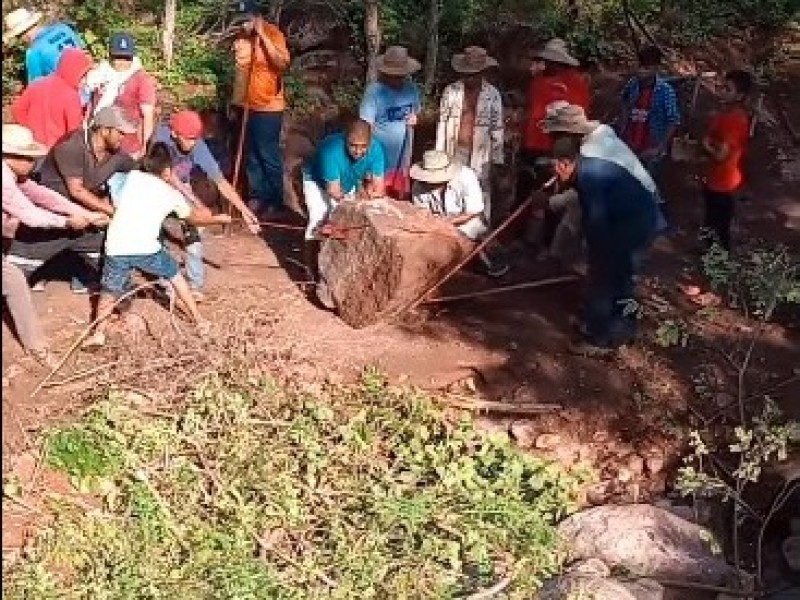 Se organizan pobladores para rehabilitar caminos en poblados de Coahuayutla