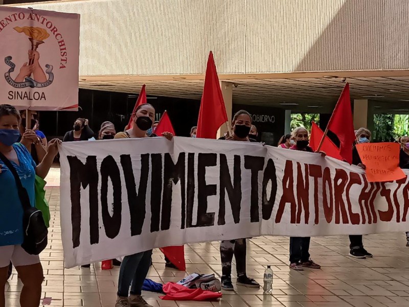 Se planta Antorcha Campesina en Palacio de Gobierno