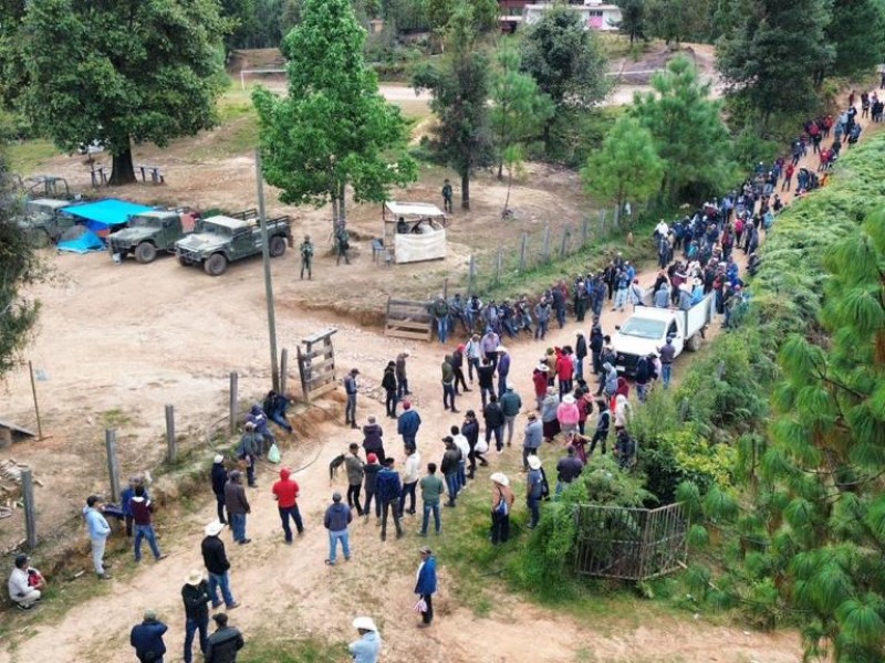 Se plantan pobladores contra retiro de militares de la sierra