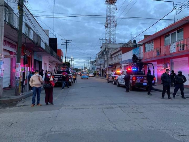 Se postran granaderos para evitar instalación de ambulantes