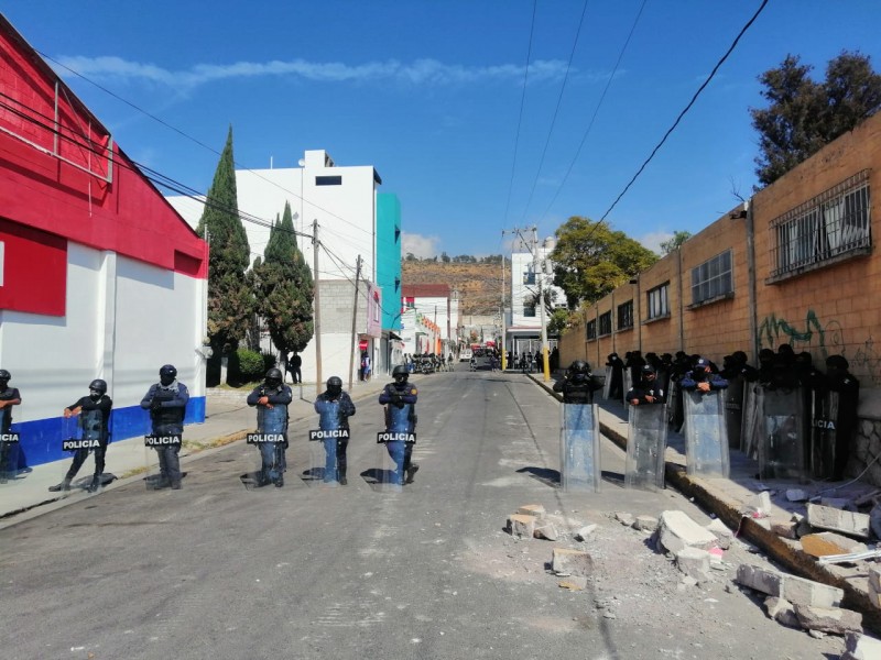 Se prenden los ánimos en Tecamachalco tras derribó de escuela