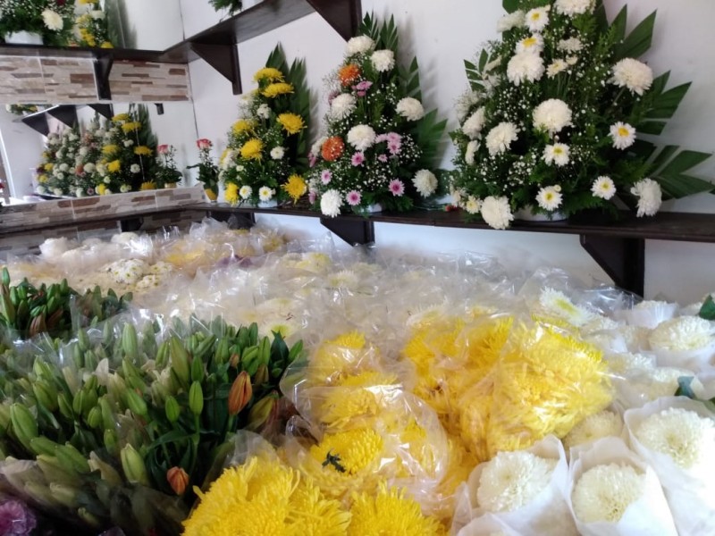 Se preparan floristas para Día de Muertos | MEGANOTICIAS
