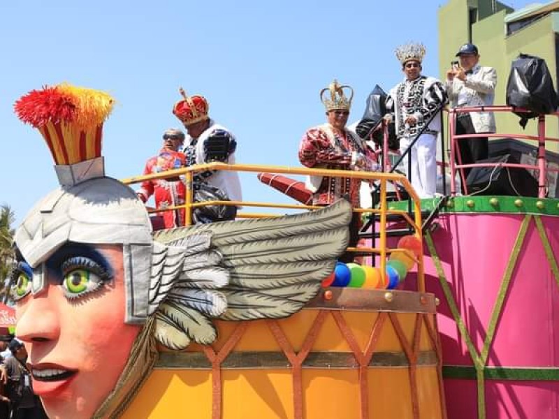 Se preparan para instalar gradas y dos papaquis de carnaval