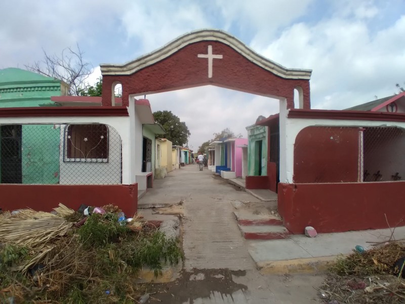 Se preparan para recibir a visitantes en panteón Miércoles Santos