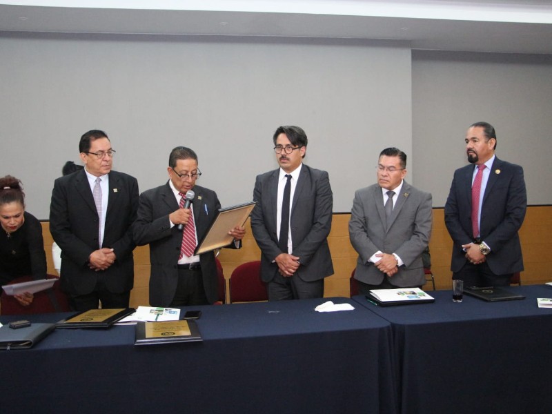Se preparan periodistas para ejercer libertad de expresión garante