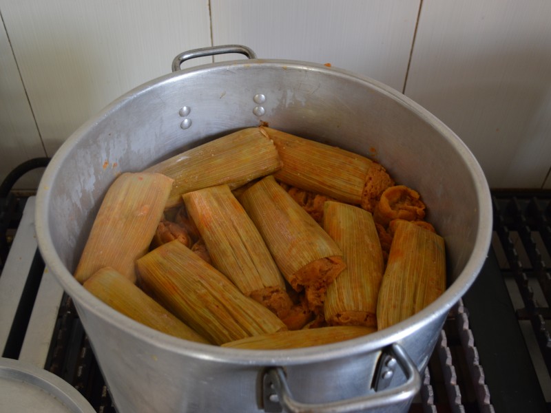 Se preparan vendedores de tamales para día de Candelaria