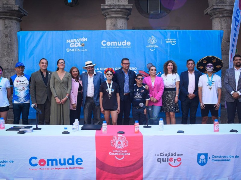 Se presenta playera y medalla del Maratón de Guadalajara