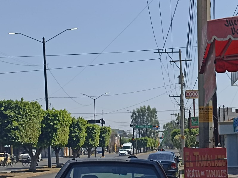 Se quedan encendidas luminarias de Avenida Tenixtepec