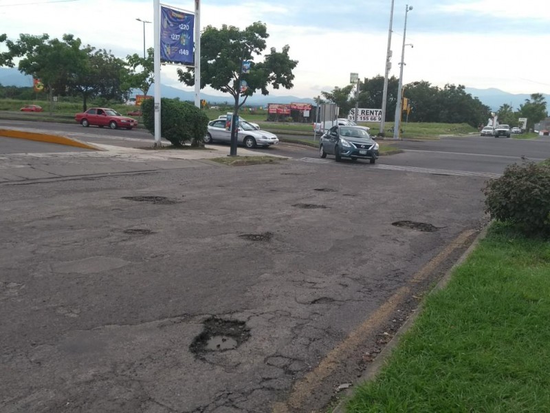 Se quejan de los baches en Villa Izcalli