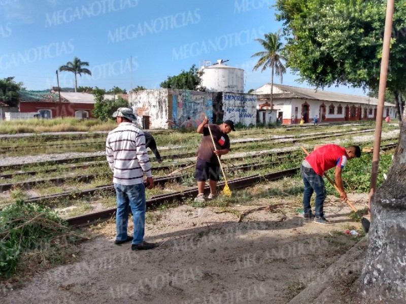 Se quejan migrantes por atraso de pagos