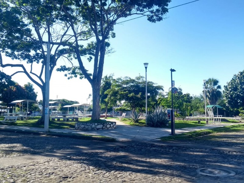 Se quejan por descuido del jardín Rancho Blanco