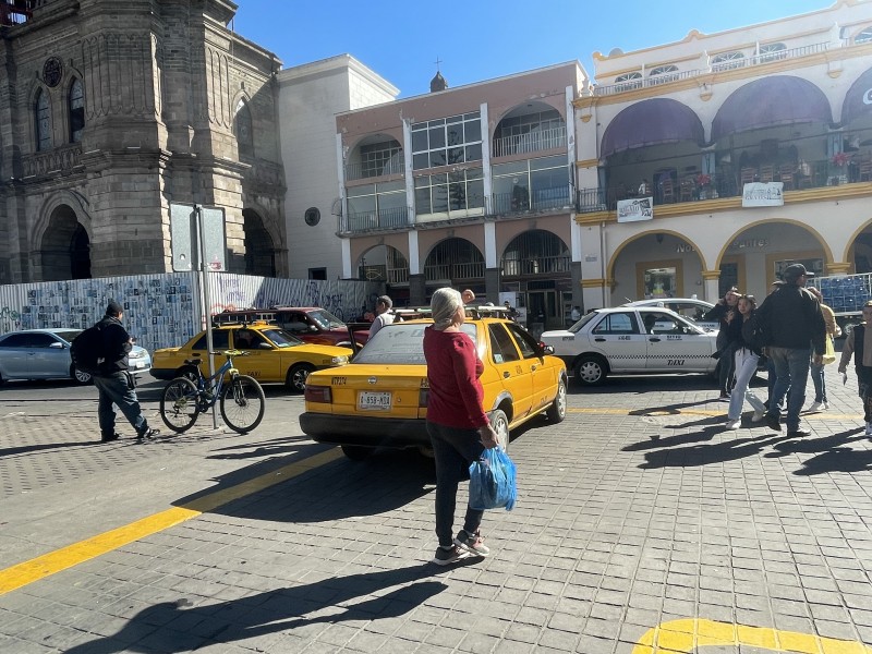 Se quejan taxistas de centro histórico accidentes por 