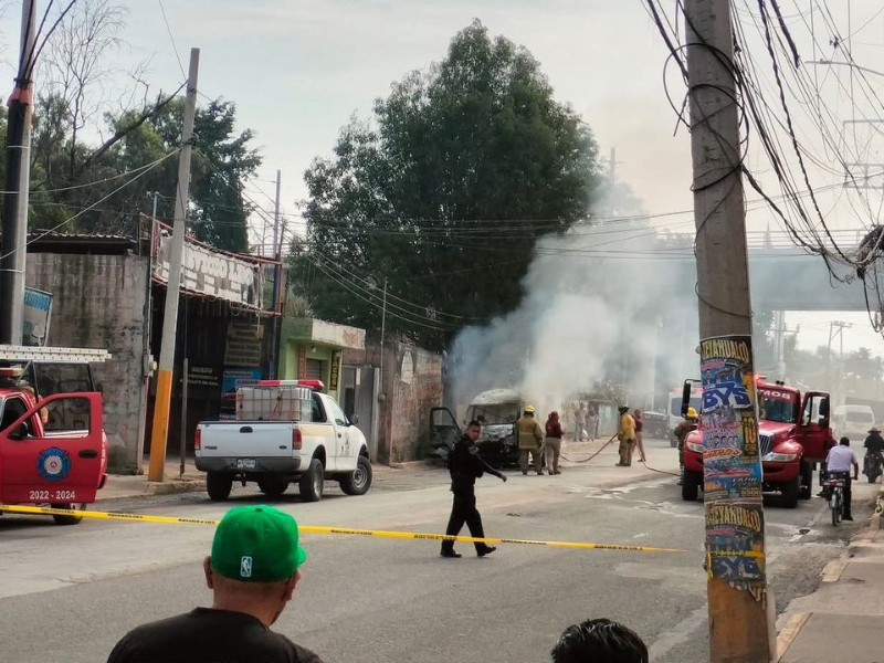 Se quema unidad del transporte público en Edomex