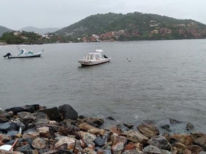 Se reabre puerto a la navegación en Zihuatanejo