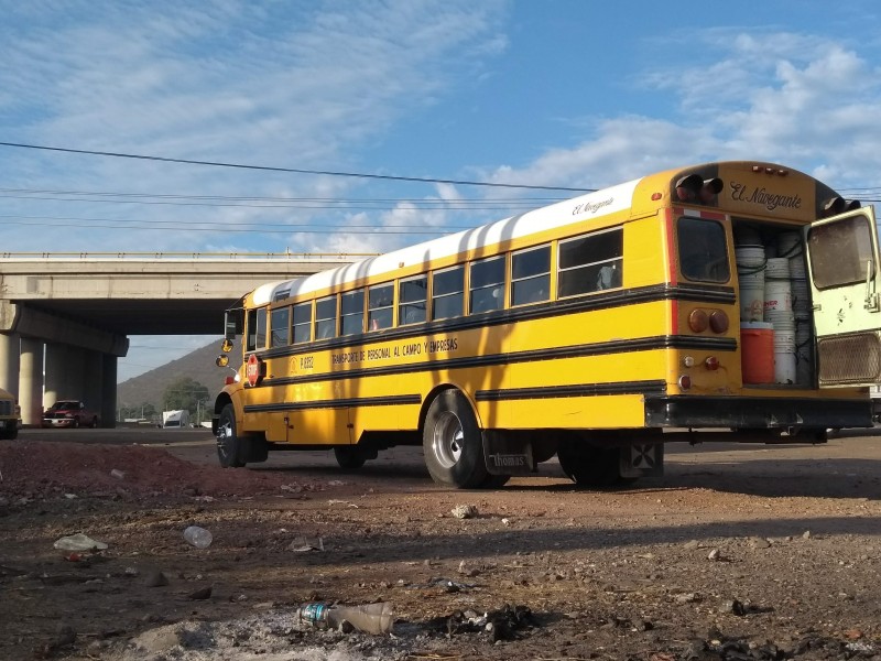 Se reactiva transporte de personal al campo