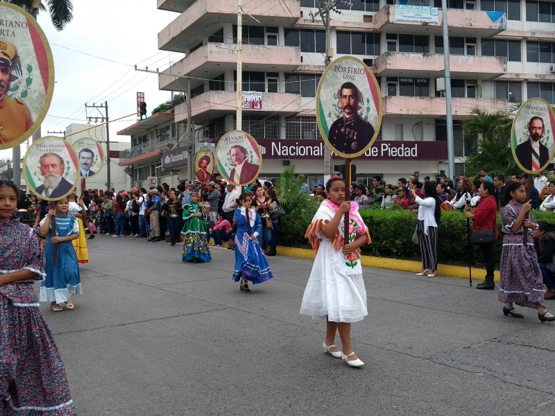 Se realiza Desfile del 20 de Noviembre