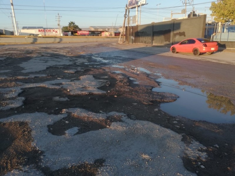 Se realizan trabajos de bacheo en diversos sectores de Torreón