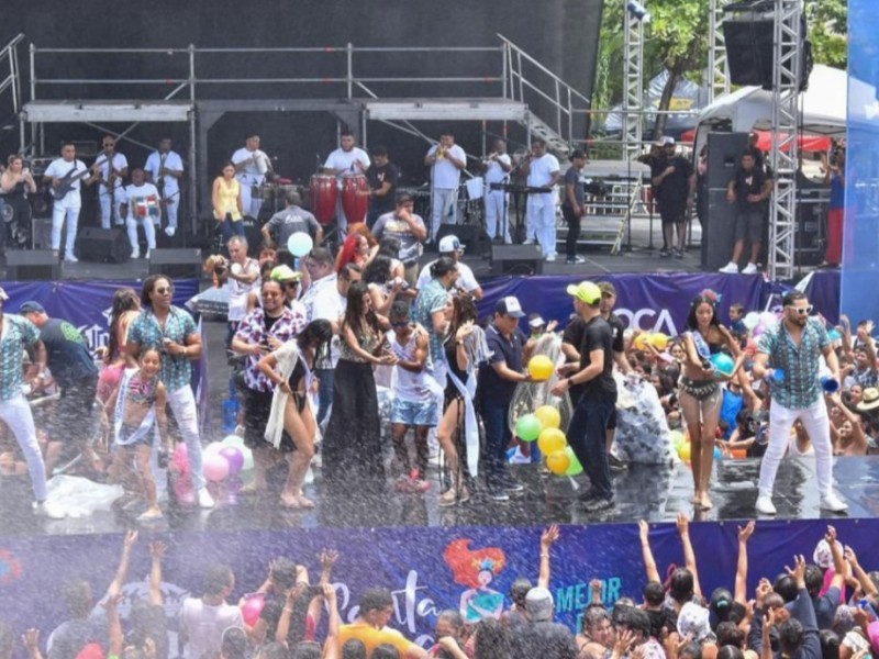 Se realizó el tradicional baño popular en Boca del Río