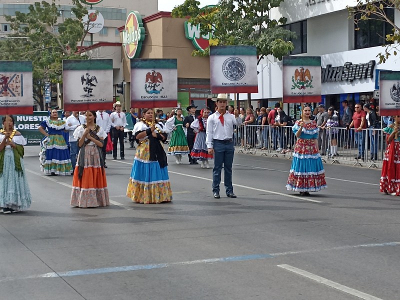 Se realizó el vigésimo octavo desfile de banderas históricas