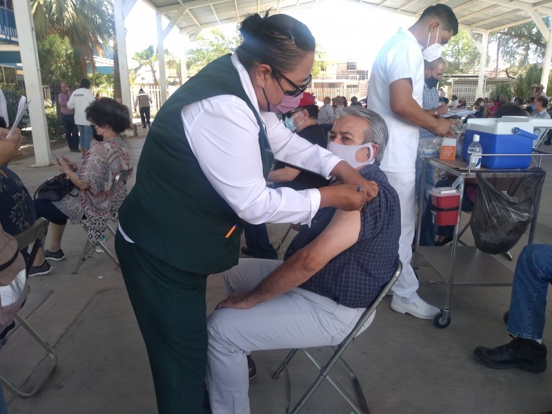 Se reanudó vacuna anticovid en Hermosillo en adultos mayores