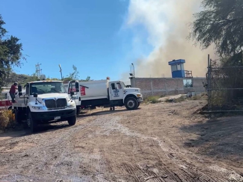Se reaviva por cuarto día incendio en recicladora en El Huizache Se reaviva por cuarto día incendio en recicladora en El Huizache