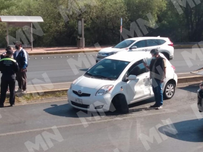 Se registra accidente automovilístico sobre el bulevar