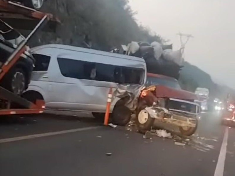 Se registra accidente en carretera siglo XXI