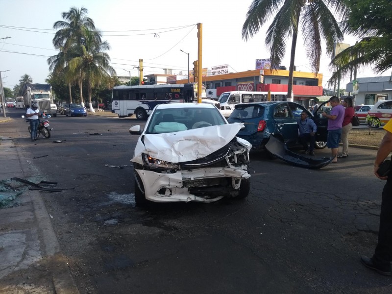 Se registra accidente en Cuauhtémoc esquina Alcocer
