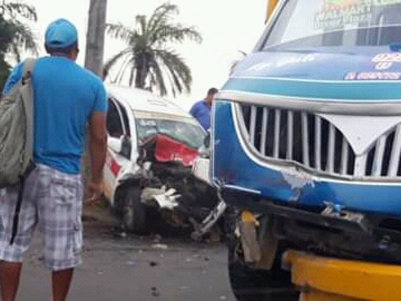 Se registra accidente en entrada a Lomas 4