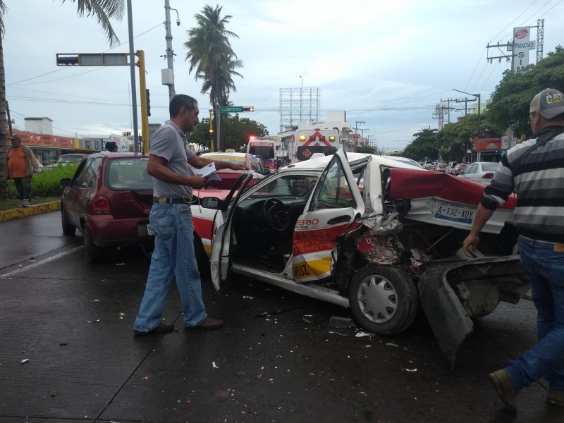 Se registra accidente en Miguel Alemán y Campero