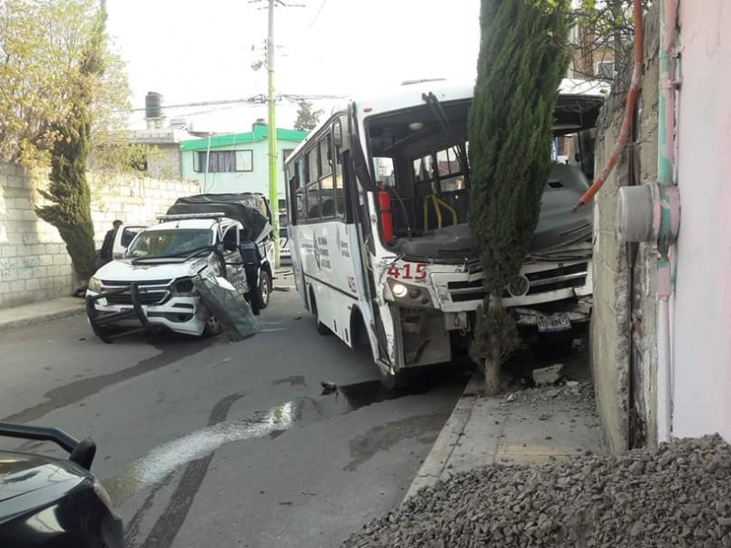 Se registra accidente entre patrulla auxiliar y alimentadora de RUTA