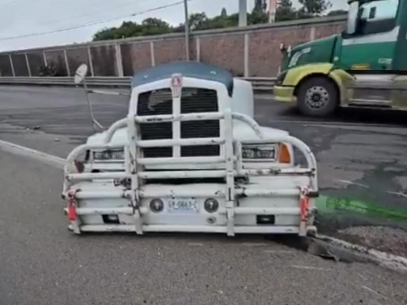 Se registra aparatoso accidente en la Méx-Puebla frente al Outlet
