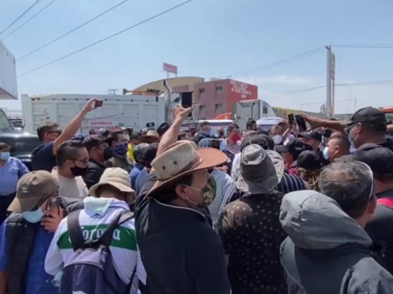 Se registra bloqueo de transportistas en Valle de México