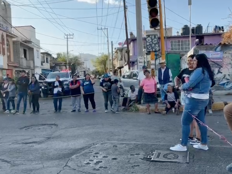 Se registra bloqueo en Ecatepec por falta de agua