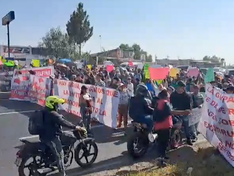 Se registra bloqueo en la Lechería-Texcoco