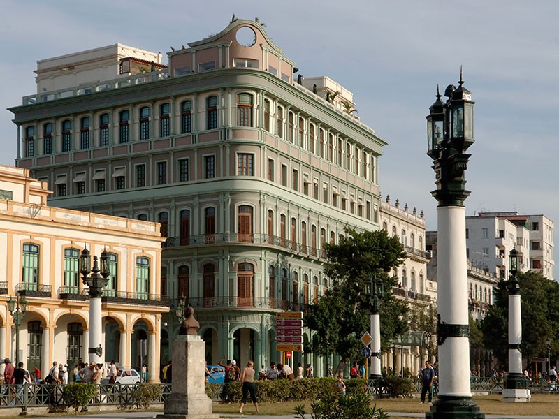 Se registra explosión en Hotel Saratoga, Cuba
