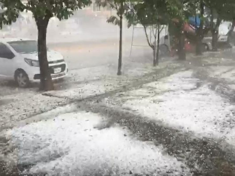 Se registra fuerte granizada al Oriente de Morelia