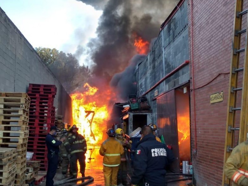 Se registra fuerte incendio en Cuautitlán Izcalli