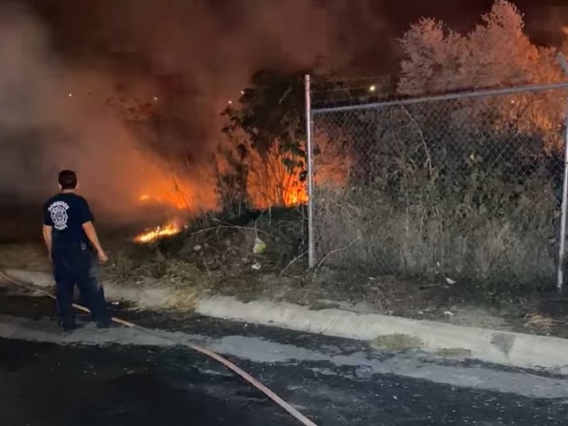 Se registra fuerte incendio en la Cantera