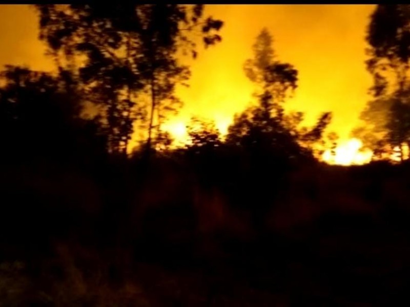 Se registra fuerte incendio en Naucalpan