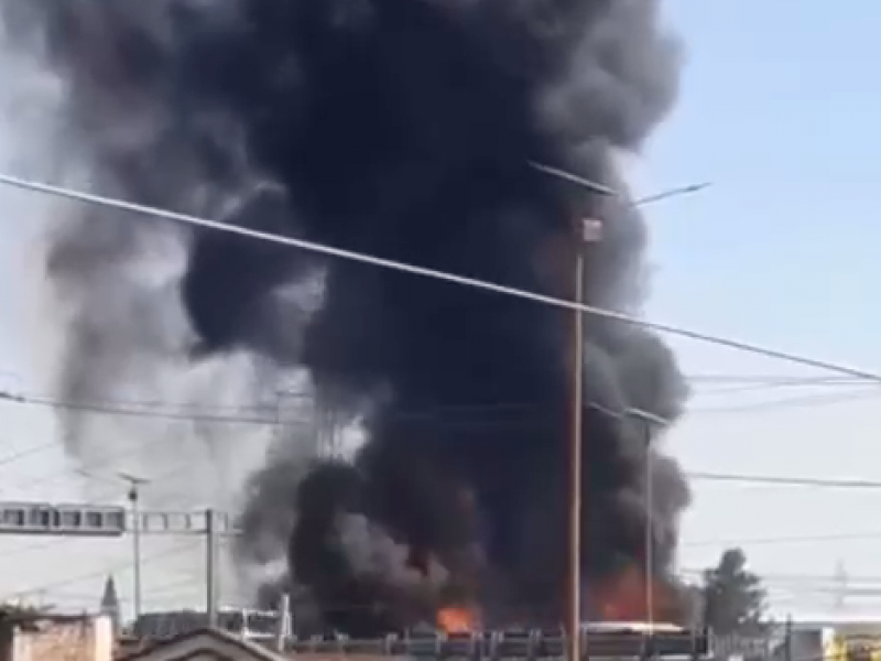 Se registra fuerte incendio en San Pedro Xalostoc